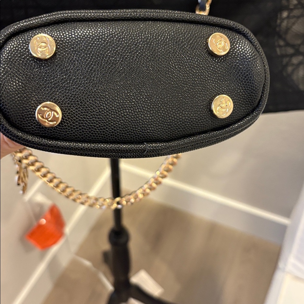 New 💘 CHANEL Beauty Cosmetic Black & Gold Shoulder Bag Vegan Leather Crossbody - Picture 14 of 17